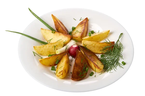 Batatas fritas com verduras e rabanetes com alho isolado em branco — Fotografia de Stock