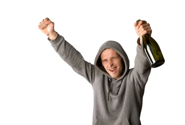 O cara está feliz com uma garrafa isolada no branco — Fotografia de Stock