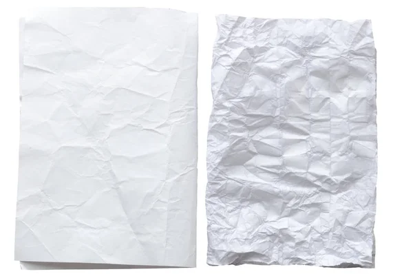 Два разных смятых листа бумаги, изолированных на белом — стоковое фото