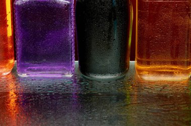 Su bir sprey cam tarafından alkollü içeceklerin doku