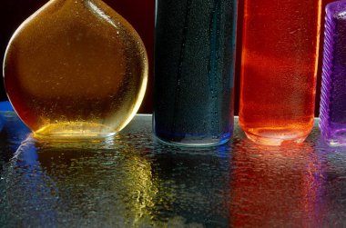 Su bir sprey cam tarafından alkollü içeceklerin doku