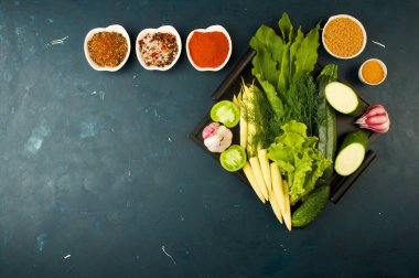 Taşın üzerindeki kutunun içindeki sebze tabloları karanlık bir sırt çantasıydı. GENÇ YENİ GERÇEK GERÇEK GÖZLERİ GÖZLÜĞÜ GERÇEK GERÇEK GERÇEK BAŞLARI KARANLIK TEXTÜREN BÖLERİNDE OĞLUYOR.