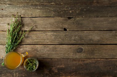 Taze şifalı otlar. Şifalı otlar (papatya, pelin, yar