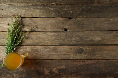 Taze şifalı otlar. Şifalı otlar (papatya, pelin, yar