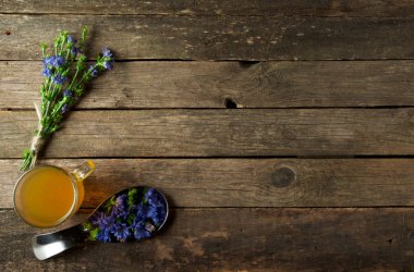 Taze şifalı otlar. Şifalı otlar (papatya, pelin, yar