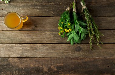 Taze şifalı otlar. Şifalı otlar (papatya, pelin, yar