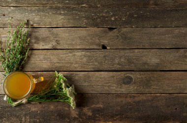 Taze şifalı otlar. Şifalı otlar (papatya, pelin, yar