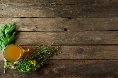 Taze şifalı otlar. Şifalı otlar (papatya, pelin, yar