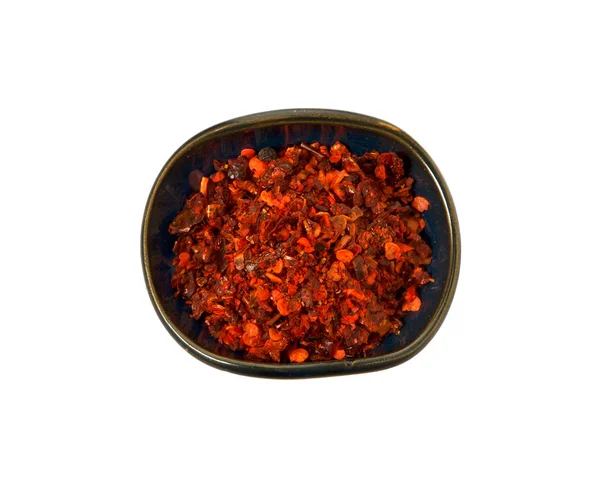 Mistura de partes de pimentas em um boliche isolado em um fundo branco. Vista de cima . — Fotografia de Stock