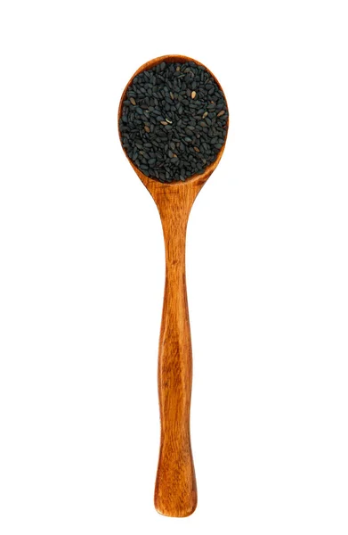 Semillas de sésamo negro en una cuchara de madera. Vista desde arriba. Especias en una cuchara. Condimento de azúcar . — Foto de Stock