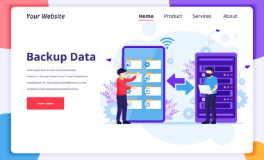 Yedekleme veri konsepti, insanlar dosyaları ya da dosyaları dev bir akıllı telefondan sunucuya aktarıyor. Web sitesi ve mobil web sitesi için modern düz iniş sayfası tasarımı. Vektör illüstrasyonu