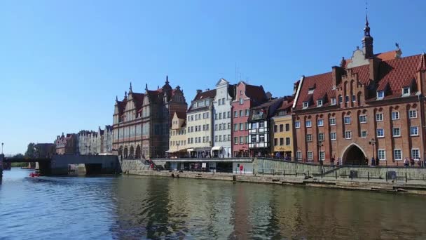 Gamla Historiska Byggnader Och Promenadgatan Gdansk City Vid Floden Wistula — Stockvideo