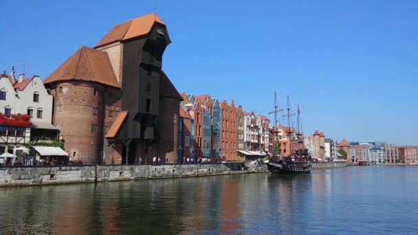 Gamla Historiska Byggnader Och Promenadgatan Gdansk City Vid Floden Wistula — Stockvideo