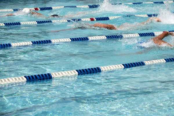Adolescente Macho Hierve Fuego Lento Nadar Cumplir —  Fotos de Stock