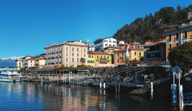 Bellagio, İtalya - Aralık 2017: Güzel şehrin mimari bulun sahil bölgesindeki Como Gölü