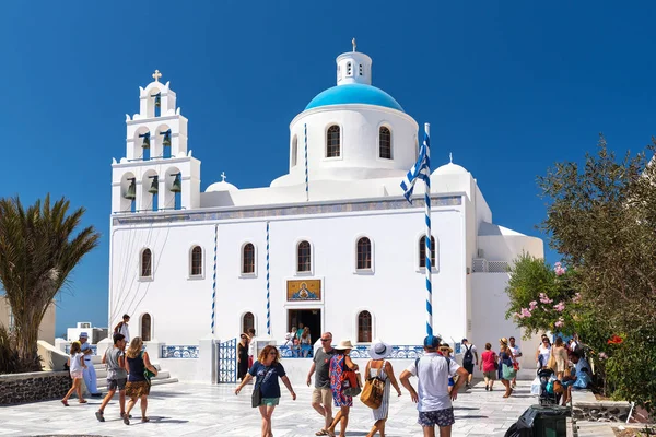 Santorini Greece August 2018 Tourists Visiting Main Square White Orthodox — Stock Photo, Image