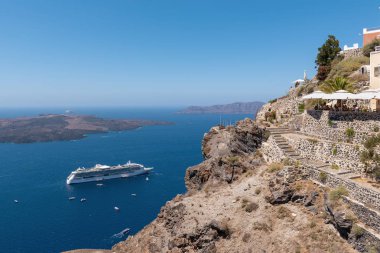 Volkanik caldera cliff Santorini Island, Yunanistan üzerinden panoramik görünüm 
