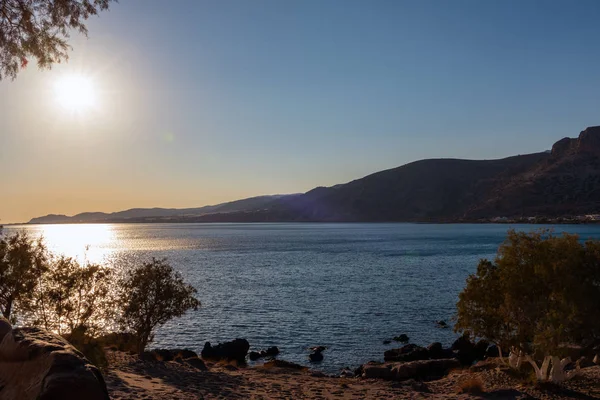 Puesta Sol Sobre Bahía Del Mar Ciudad Palaiochora Isla Creta — Foto de Stock