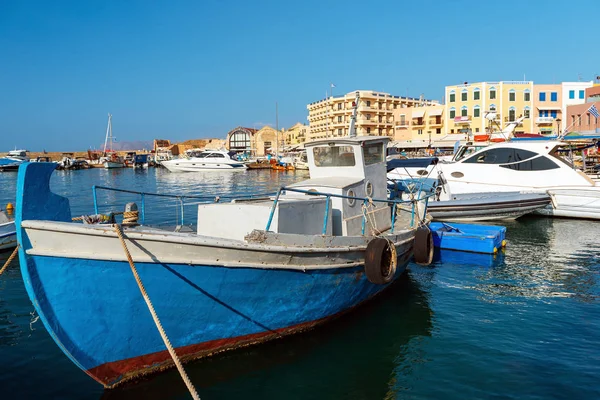 Lancha Griega Tradicional Está Amarrada Cerca Del Muelle Isla Creta — Foto de Stock