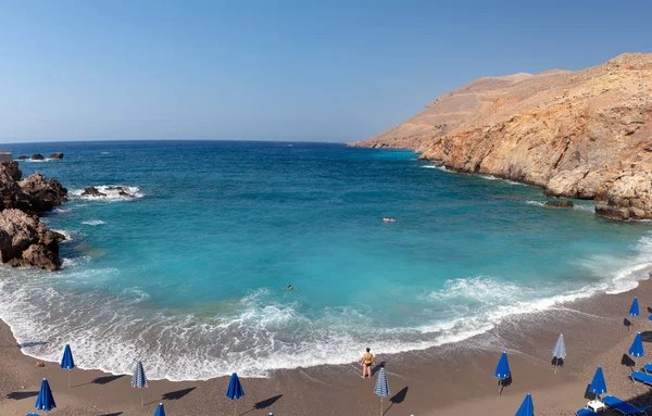Beautiful Blue Lagoon Umbrellas Sandy Beach Chora Sfakion Town Crete — Stock Photo, Image