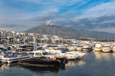 Puerto Banus 'un limanı, Endülüs, İspanya