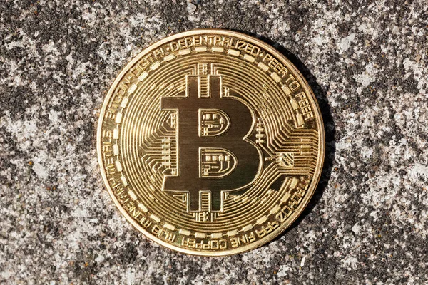 Logotipo Bitcoin Moneda Criptomoneda Oro Metal Redondo Criptomoneda Símbolo Representativo — Foto de Stock