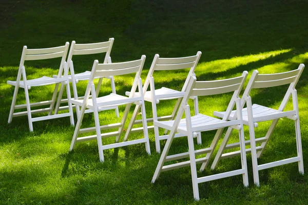 Snow White Wooden Chairs Guests Outdoor Wedding Ceremony — Stock Photo, Image