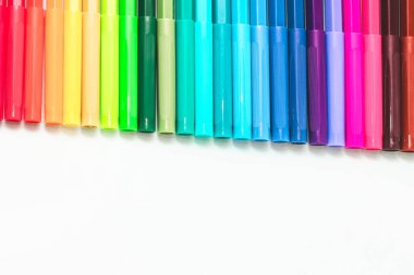 Çizim ve yaratıcılık için çok renkli keçeli kalemler. Çizim ve boyama. Anti-mükemmeliyetçilik.