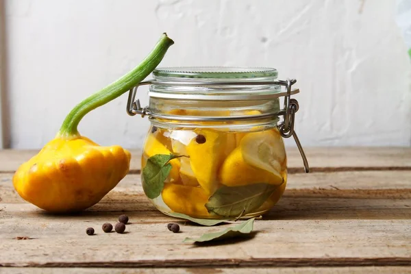 Trendy Fermented vegetables buch pumpkin (patisson) in glass jar on wooden table. — Stock Photo, Image