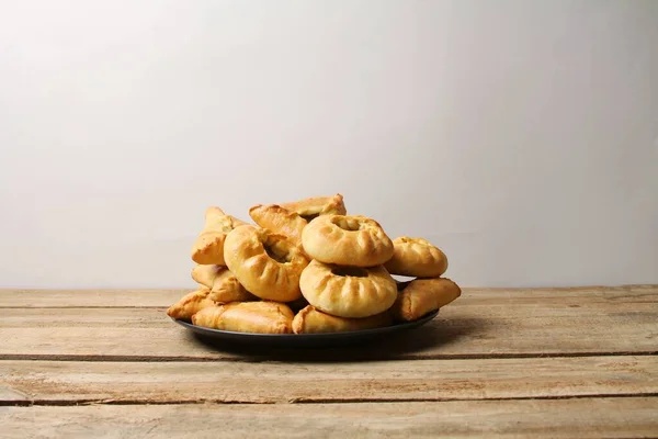 Traditionelles Tatarisches Essen Peremech Torte Mit Fleisch Auf Holzhintergrund Seitenansicht — Stockfoto