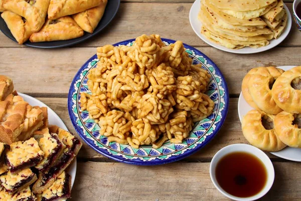 Traditionelle Tatarische Küche Süßes Dessert Chak Chak Gebäck Mit Honig — Stockfoto
