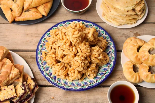 Traditionelle Tatarische Küche Süßes Dessert Chak Chak Gebäck Mit Honig — Stockfoto
