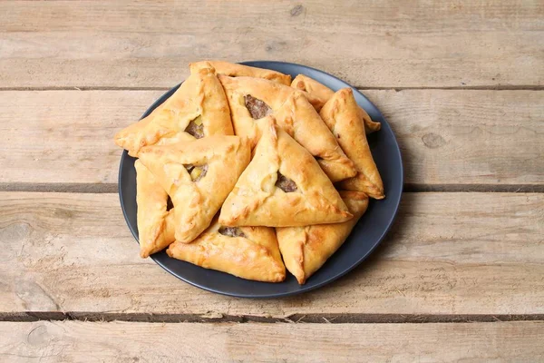 Traditionelle Tatarische Küche Dreieck Echpochmak Samsa Auf Holztisch Flache Lage — Stockfoto