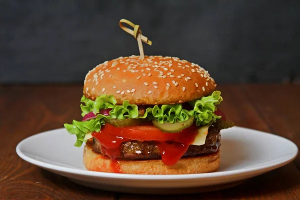 Comida Ramadã Tradicional Datas Chá Água Fundo Rolo Tapete — Fotografia de Stock