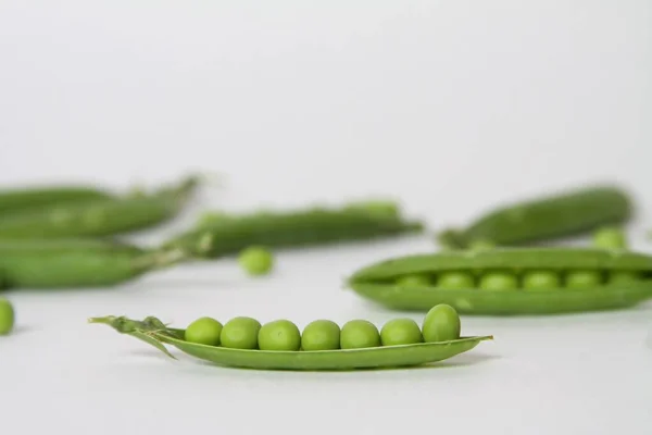 Färsk Grön Ärta Kapsel Isolerad Vit Bakgrund — Stockfoto