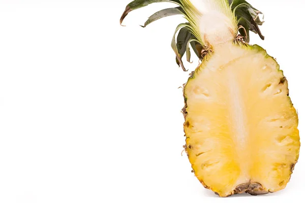 Dilimlenmiş ananas kırpma yoluyla izole beyaz zemin üzerine yemeye hazır. Ananas meze için narenciye meyve ya da yemek ve zengin vitamin ve diğer besin iyi bir sağlık için sonra yemek.