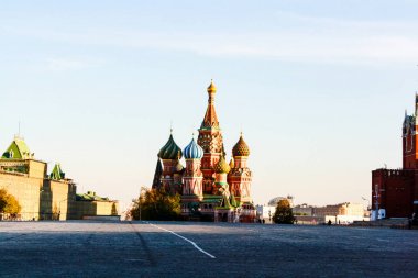 Kızıl Meydan'a ve Aziz Basil Katedrali