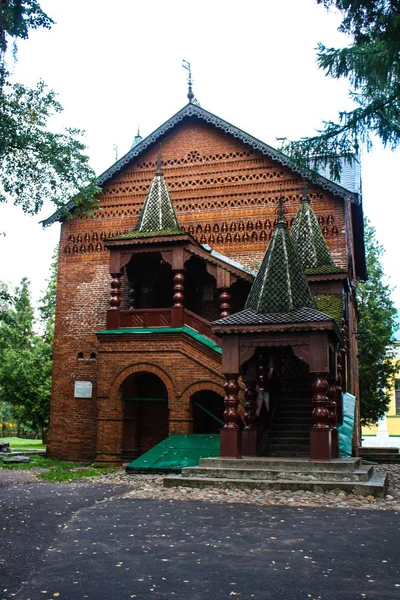Igreja Cristã na floresta de abeto — Fotografia de Stock