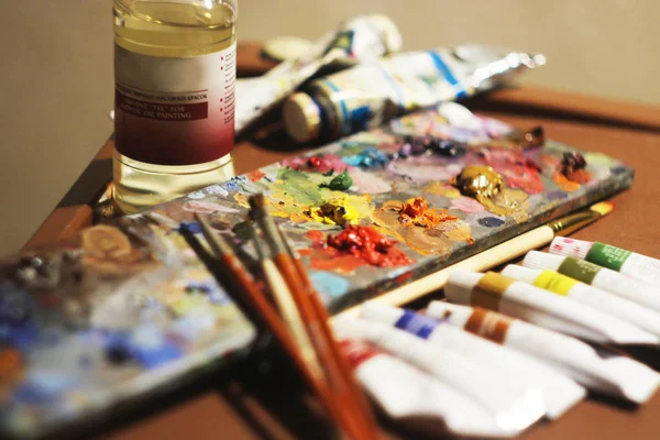 Itens para pintar com tintas a óleo — Fotografia de Stock