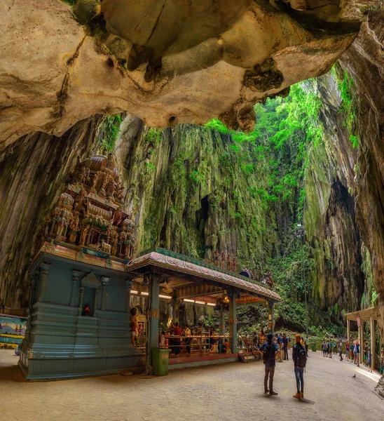 Hindu temple inside of Batu Caves near Kuala Lumpur — Stock Photo, Image