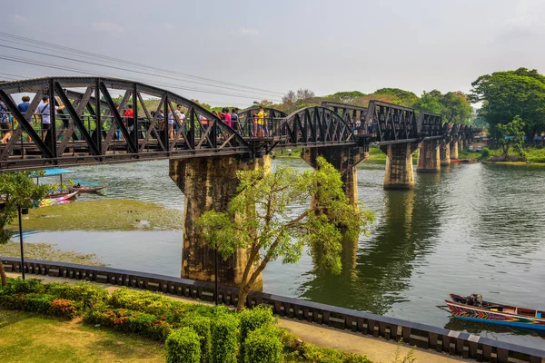 Puente sobre el río Kwai y el ferrocarril de la muerte — Foto de Stock