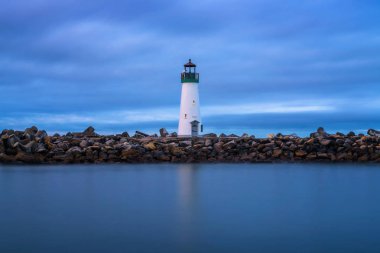 Monterey Bay'deki California Santa Cruz limanından Walton deniz feneri