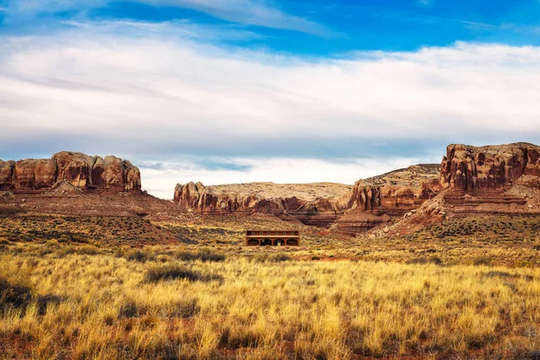 Old saloon in a typical southwestern landscape — Stock Photo, Image