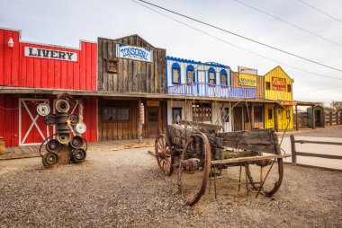 Route 66 ile ilgili yer alan tarihi Seligman depo