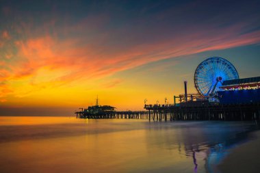 Santa Monica Pier Los Angeles yukarıda günbatımı