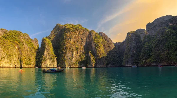 Panorama Pileh lagunen på Koh Phi Phi island — Stockfoto