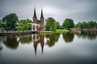 Doğu Kapısı, kanal ve Delft, Hollanda tarihi asma köprü