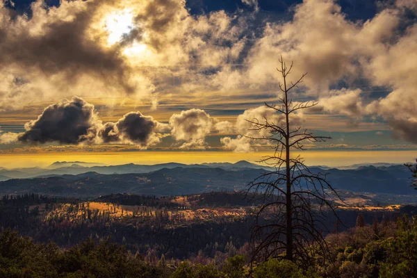 Coucher de soleil au dessus de Sierra Nevada — Photo