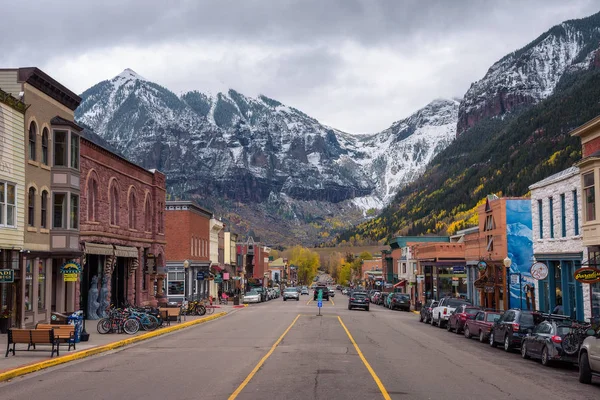 Avenida Colorado en Telluride frente a las montañas de San Joan — Foto de Stock