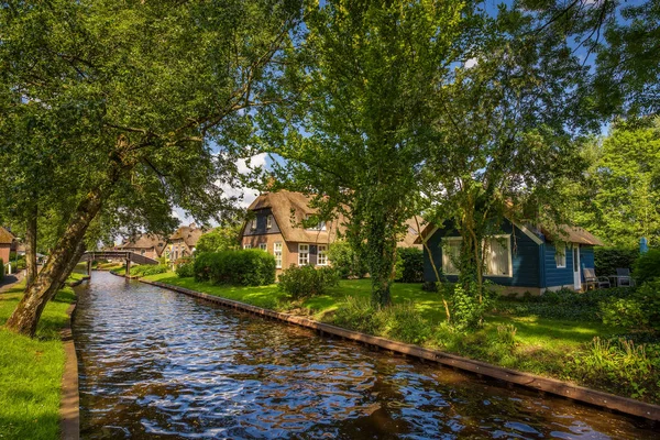 Popular dutch village of Giethoorn in Netherlands — Stock Photo, Image